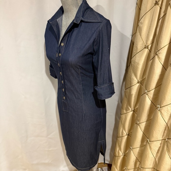 Demin dress with button up front and side slits - Picture 2 of 9